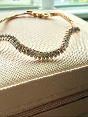 NEW! Pretty Bird Jewelry Elegant Clear Crystal Tennis Bracelet in Gold Plating